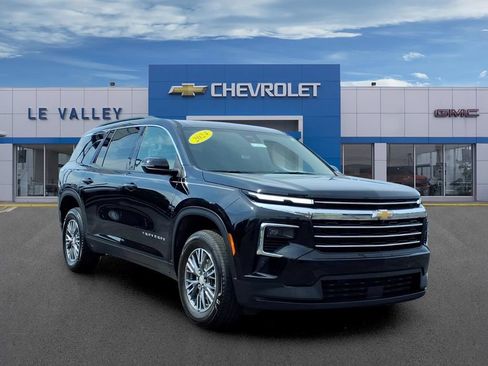 Used 2024 Chevrolet Traverse LT w/ Trailering Package AWD/4WD image 1