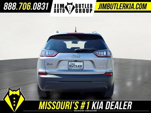 Used 2019 Jeep Cherokee Latitude Plus w/ Cold Weather Group AWD/4WD image 22