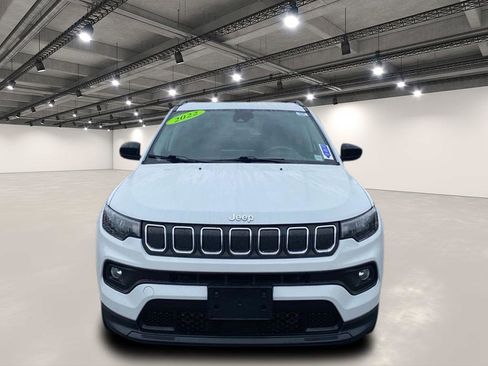 Used 2022 Jeep Compass Latitude image 2