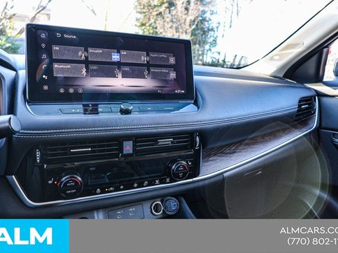 Used 2025 Nissan Rogue Platinum image 35