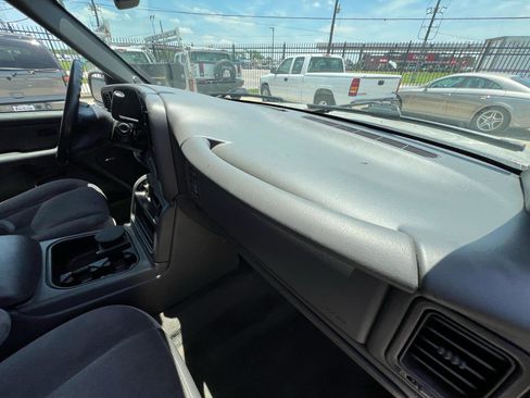 Used 2004 GMC Sierra 1500 SLE w/ Safe And Sound Package RWD image 63