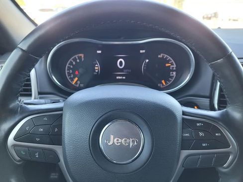 Used 2020 Jeep Grand Cherokee Altitude image 18