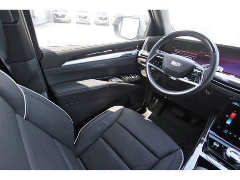 New 2026 Cadillac Escalade Luxury w/ Touring Package AWD/4WD image 8