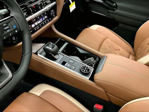 New 2026 Nissan Pathfinder Platinum AWD/4WD image 9