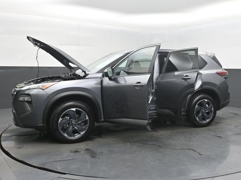 Used 2025 Nissan Rogue SV FWD image 34