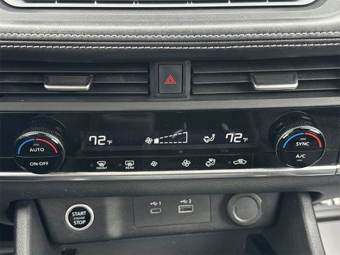 Used 2023 Nissan Rogue SV image 16