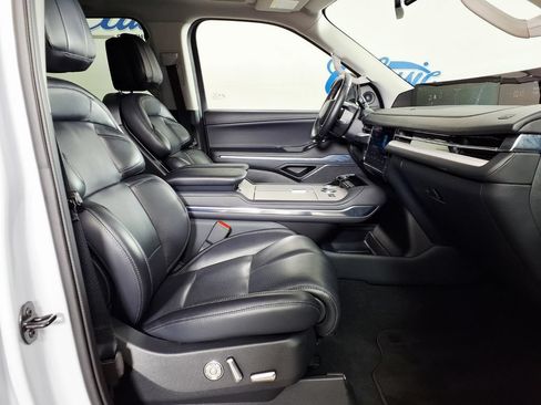Used 2025 Lincoln Navigator Reserve AWD/4WD image 12