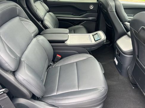 New 2027 Lincoln Navigator Reserve w/ Jet Appearance Package AWD/4WD image 16