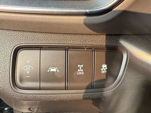 Used 2020 Hyundai Santa Fe SE image 17