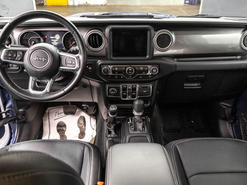 Used 2020 Jeep Wrangler Unlimited Sahara w/ Uconnect 4C Nav & Sound Group AWD/4WD image 31
