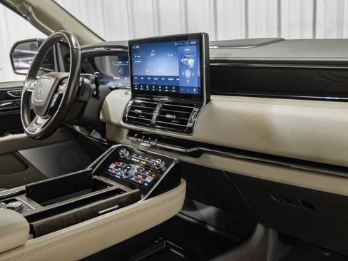 Used 2022 Lincoln Navigator L Reserve AWD/4WD image 12