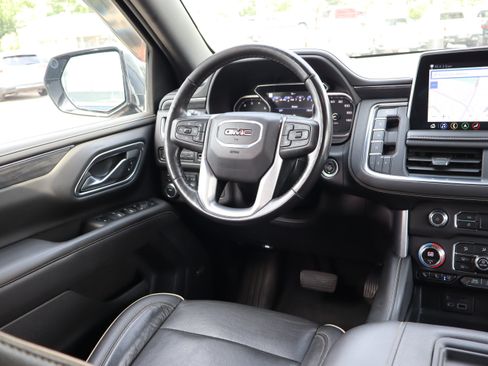Used 2021 GMC Yukon XL SLT w/ SLT Premium Package AWD/4WD image 16