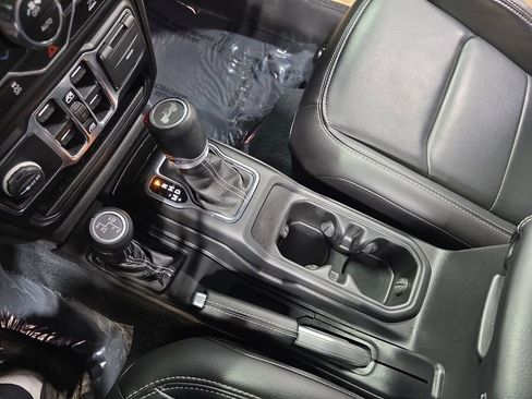 Used 2022 Jeep Wrangler Unlimited Sahara w/ Cold Weather Group image 23