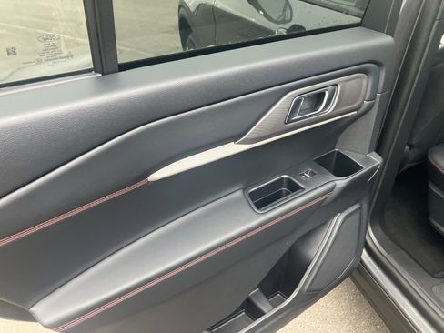 Used 2025 Ford Explorer ST-Line image 15