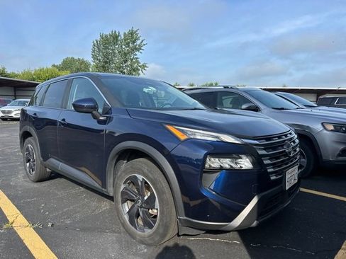 Used 2025 Nissan Rogue SV AWD/4WD image 2