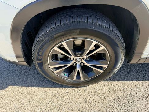 Used 2019 Toyota Highlander LE FWD image 9