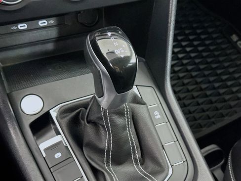 Used 2022 Volkswagen Taos SE image 24