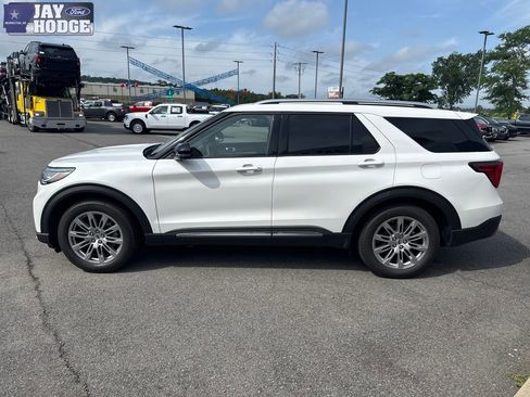 New 2026 Ford Explorer Platinum RWD image 3