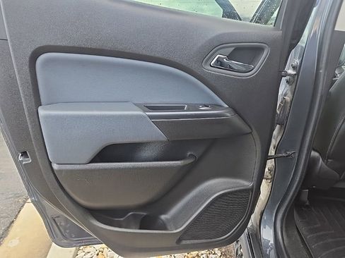 Used 2017 Chevrolet Colorado Z71 image 30