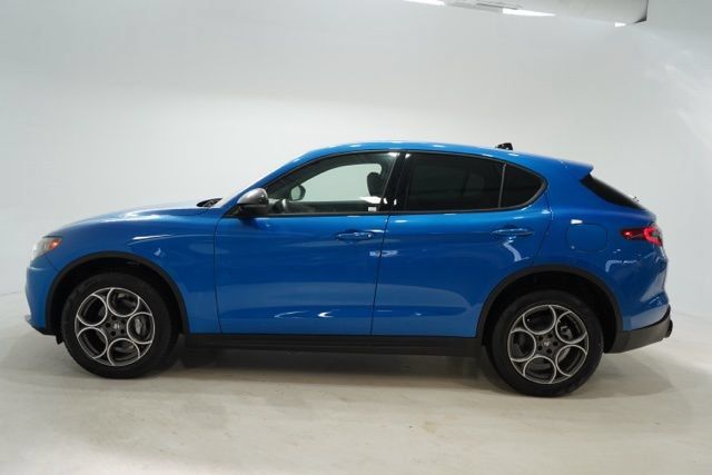 New 2025 Alfa Romeo Stelvio Sprint AWD/4WD image 4