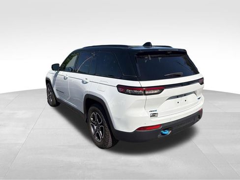 Used 2023 Jeep Grand Cherokee Trailhawk w/ Advanced Protech Group II AWD/4WD image 8