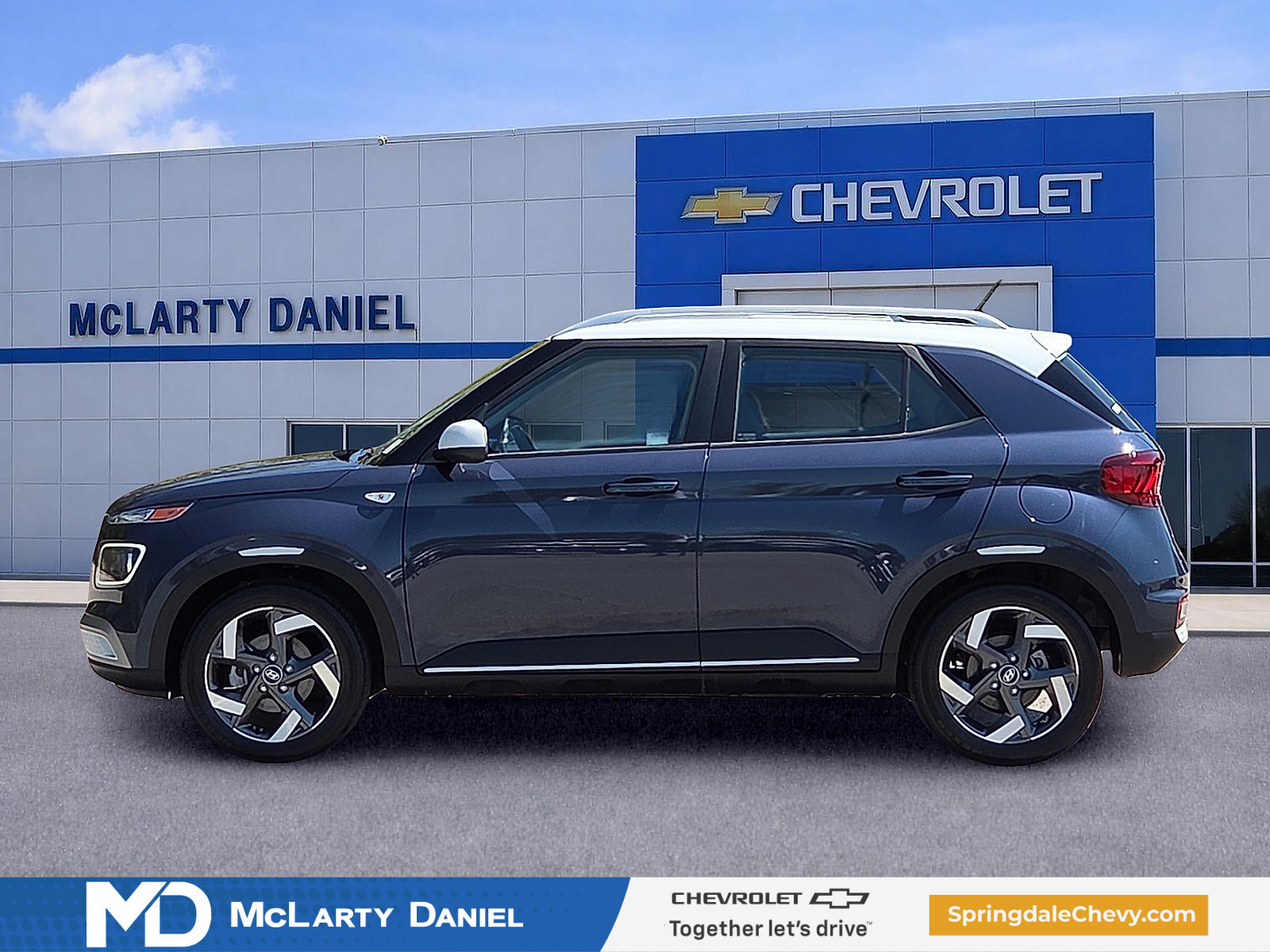 Used 2025 Hyundai Venue Limited FWD image 3