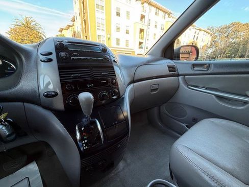 Used 2010 Toyota Sienna LE FWD image 56
