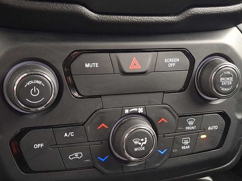 Used 2020 Jeep Renegade Latitude AWD/4WD image 15