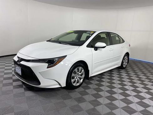 Used 2022 Toyota Corolla LE FWD image 4