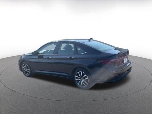 Used 2025 Volkswagen Jetta SE image 9