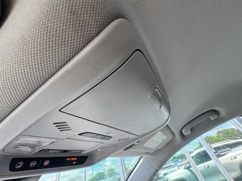 Used 2019 GMC Terrain SLT w/ Preferred Package FWD image 18
