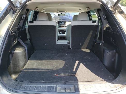 Used 2023 Mitsubishi Outlander SEL 40th Anniversary AWD/4WD image 9