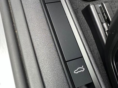 Used 2025 Porsche 911 Carrera image 40