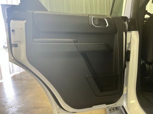 New 2025 Ford Bronco Badlands image 13