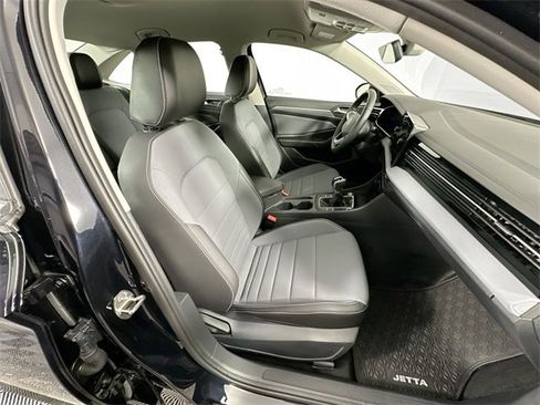 Used 2025 Volkswagen Jetta SE w/ Black Wheel Package image 28