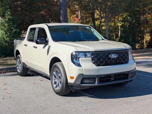 New 2025 Ford Maverick XLT w/ XLT Luxury Package image 2