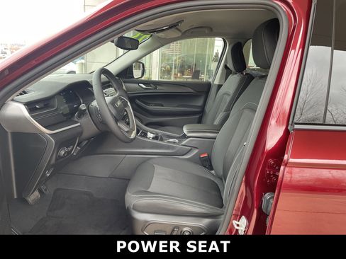 Used 2023 Jeep Grand Cherokee Laredo w/ MOPAR Finishing Package image 7