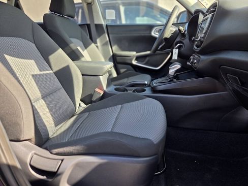 Used 2022 Kia Soul LX FWD image 15