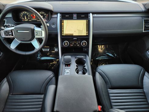 Certified 2025 Land Rover Discovery Dynamic SE image 28