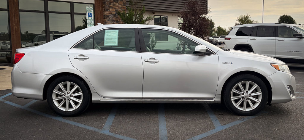 Used 2014 Toyota Camry XLE w/ Leather Package FWD image 25