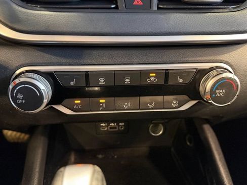 Used 2022 Nissan Altima 2.5 SV w/ SV Premium Package FWD image 30