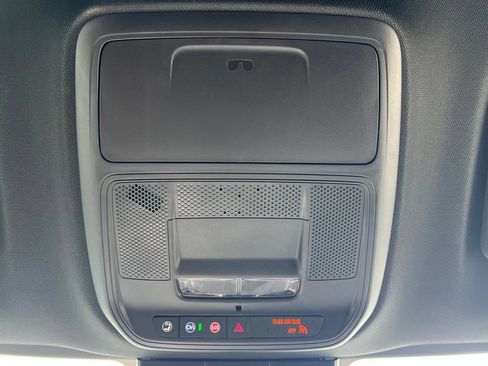 Used 2026 Chevrolet Traverse LT FWD image 18