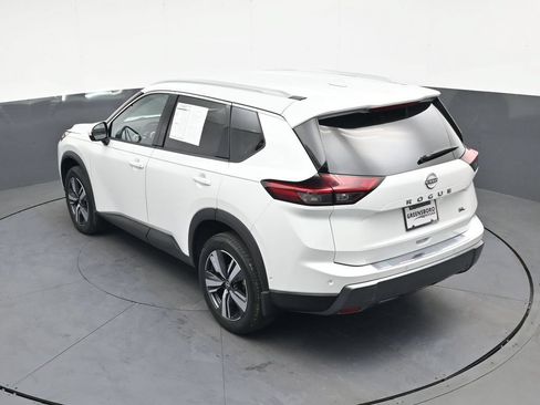 Used 2024 Nissan Rogue SL FWD image 37