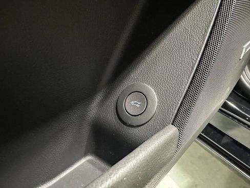 Used 2013 Cadillac XTS Premium image 27