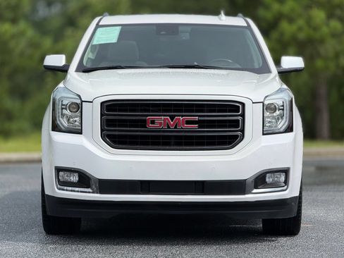 Used 2020 GMC Yukon XL SLT w/ Open Road Package AWD/4WD image 3