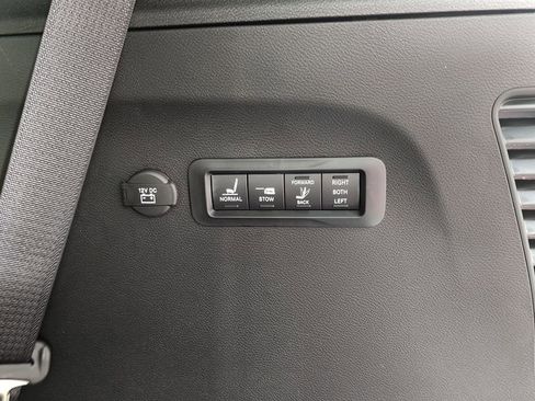 New 2026 Chrysler Pacifica Pinnacle image 12