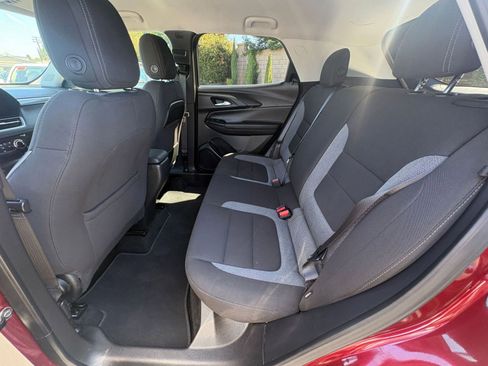 Used 2025 Chevrolet TrailBlazer LT FWD image 24
