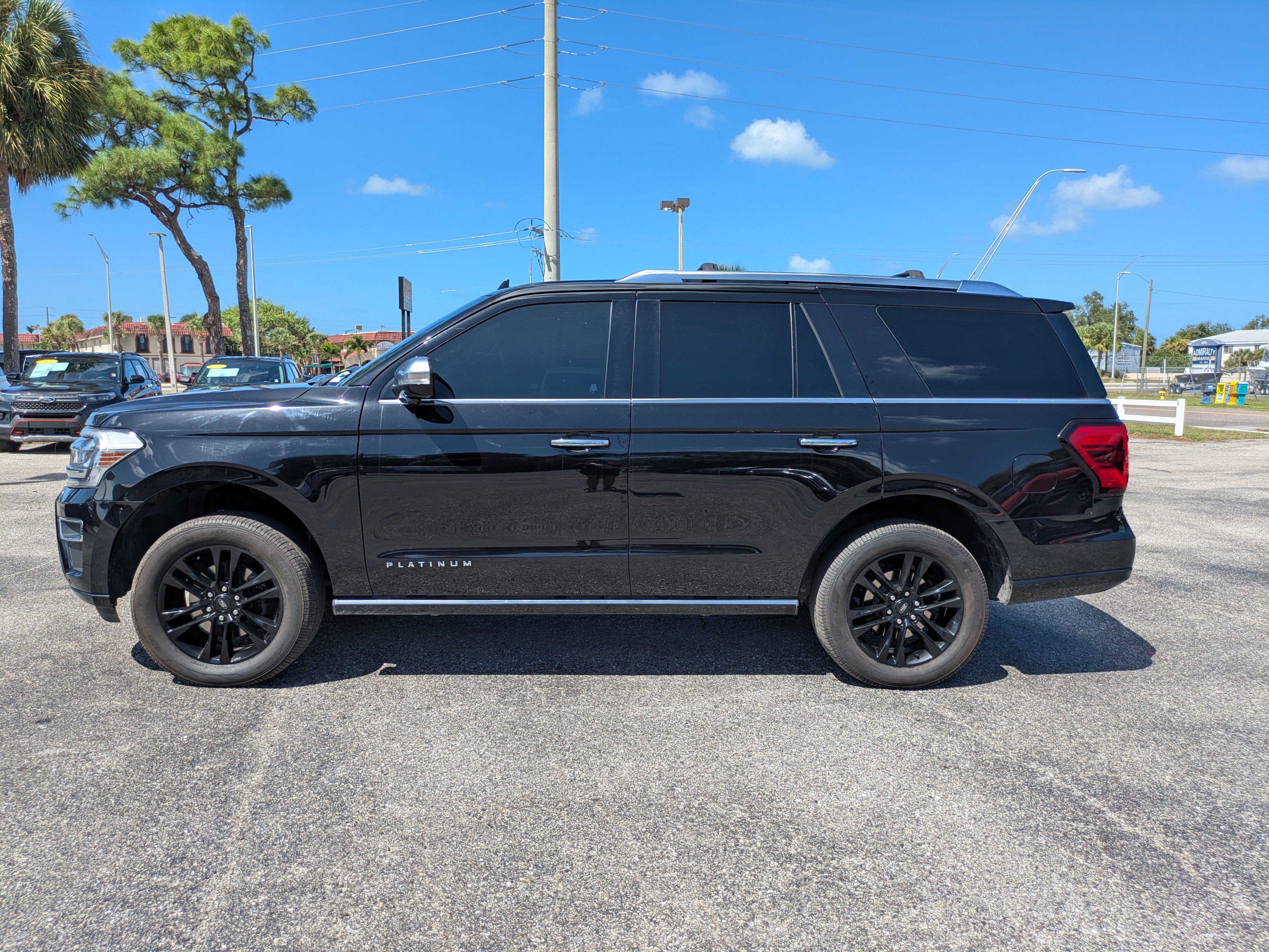 Used 2023 Ford Expedition Platinum AWD/4WD image 7