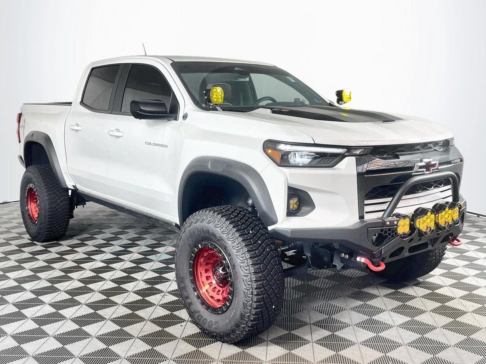 Used 2024 Chevrolet Colorado ZR2 w/ Technology Package AWD/4WD image 1
