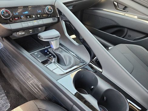 New 2025 Hyundai Elantra SEL FWD image 15